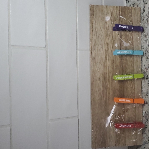 WOOD CLIP STRIP - Picture 1 of 3